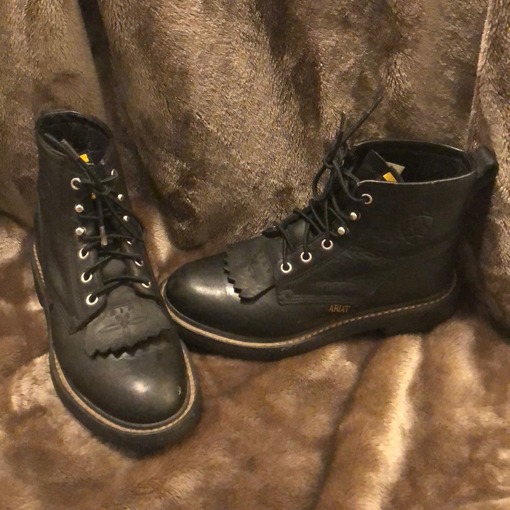 ⬇️ $120 Ariat leather boots